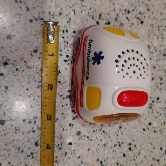 Vtech Go! Go! Smart Wheels Andy the Ambulance. Lights sounds battery included - Picture 6 of 6